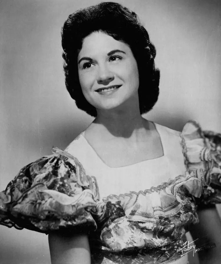 Kitty Wells in a 1965 publicity photograph